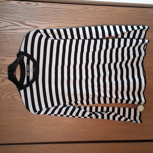 Tops - Hot Topic long sleeve black and white stripe tee size junior medium